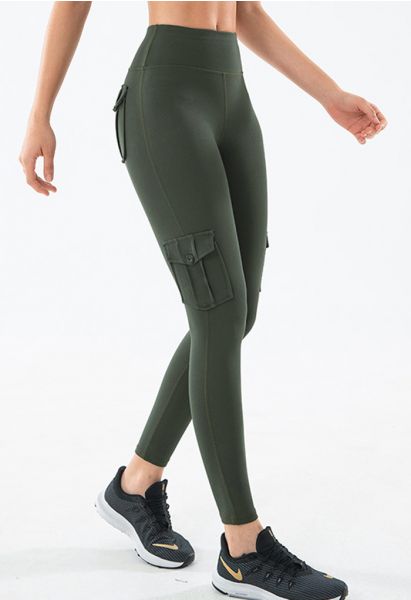 Legging court à coutures boutonnées avec poche à rabat en vert armée