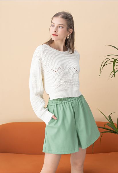 Short texturé en similicuir vert