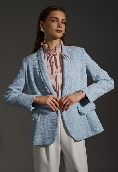 Blazer en tweed à bords frangés et col châle en bleu bébé