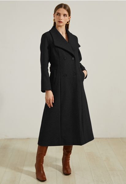 Manteau long évasé à double boutonnage et revers larges en noir