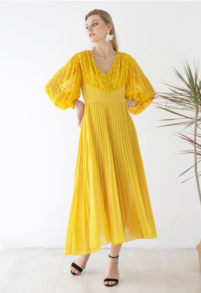 Robe maxi plissée en dentelle à col en V moutarde