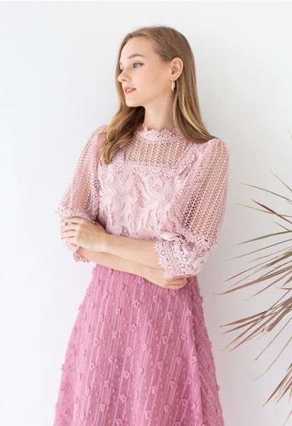 Haut à manches bouffantes fleur au crochet en rose