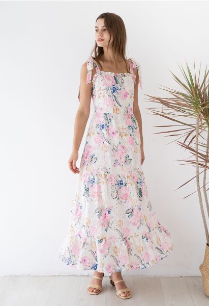 Robe longue rose à œillets brodés de fleurs et bretelles à nouer