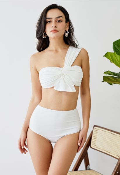 Ensemble de bikini à une épaule Sweet Knot en blanc