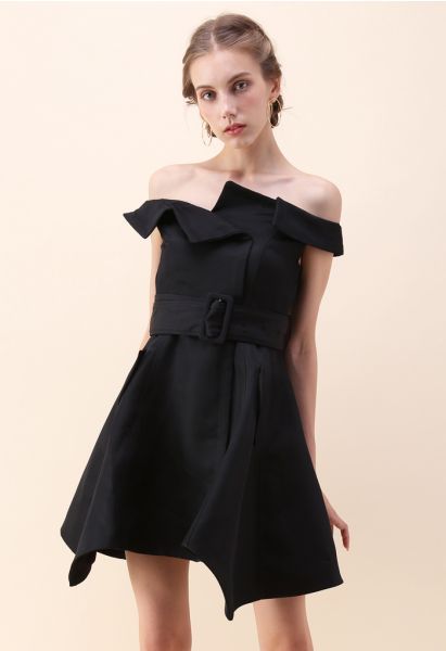 Robe asymétrique asymétrique en noir