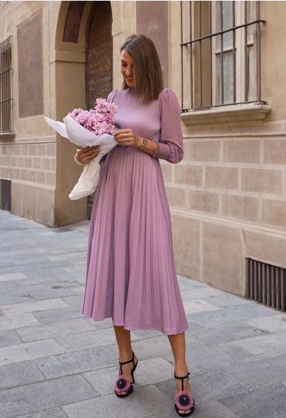 Robe longue ceinturée plissée en lilas