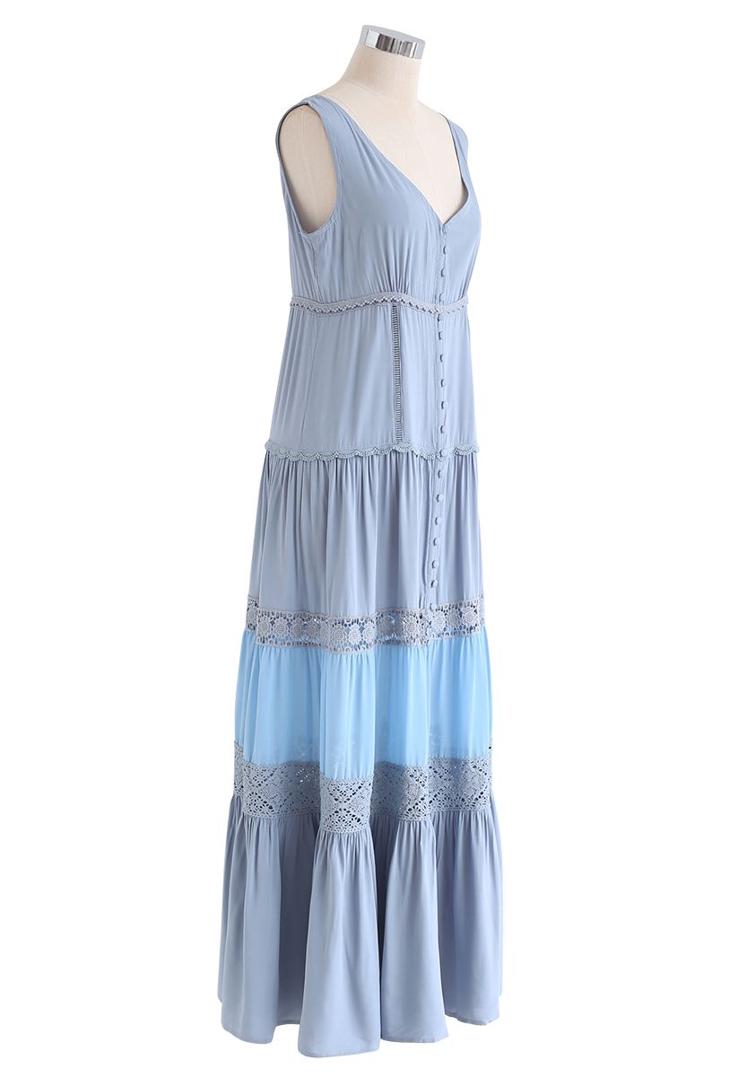 Robe longue sans manches boutonnée à bordures en crochet en bleu poussiéreux