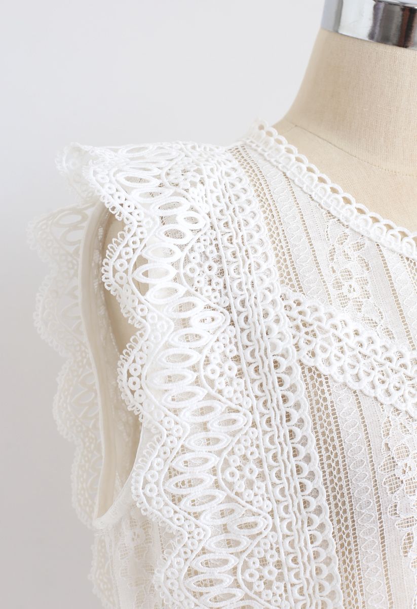 Haut sans manches en dentelle au crochet en blanc