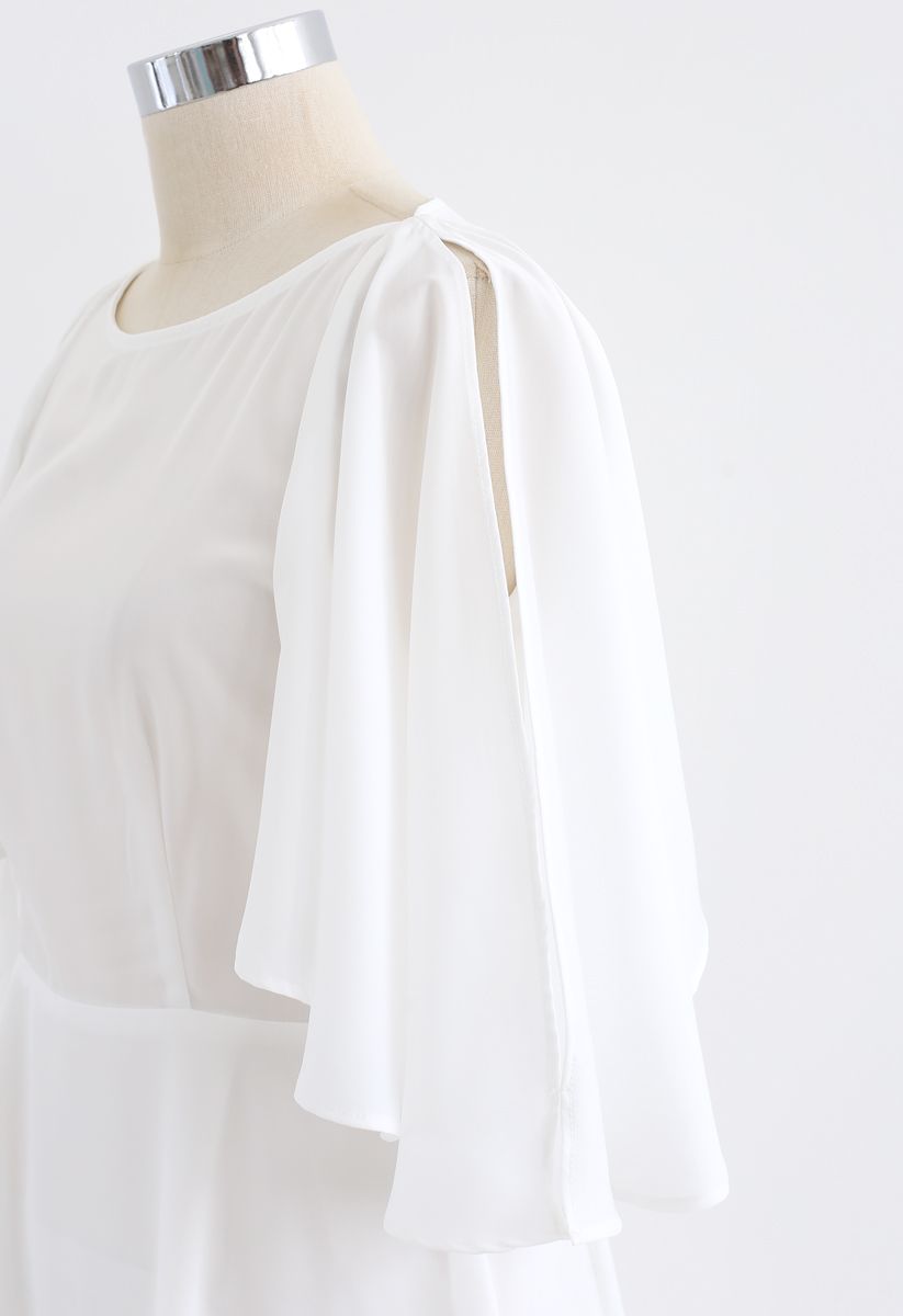 Robe mi-longue asymétrique à épaules dénudées en blanc