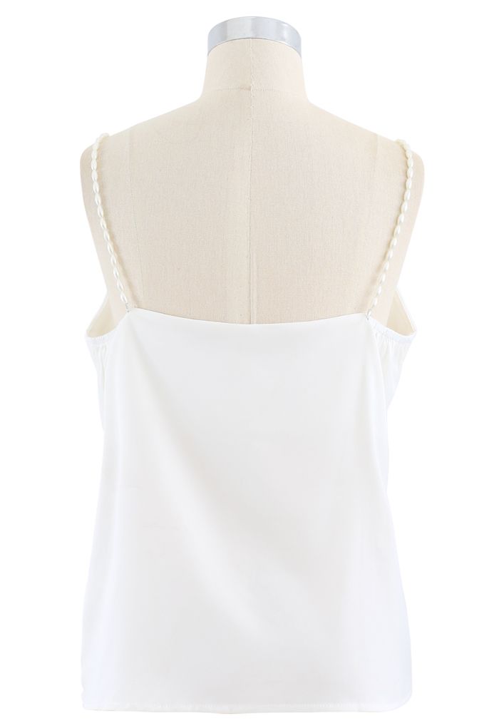 Débardeur camisole en satin à bretelles perlées en blanc