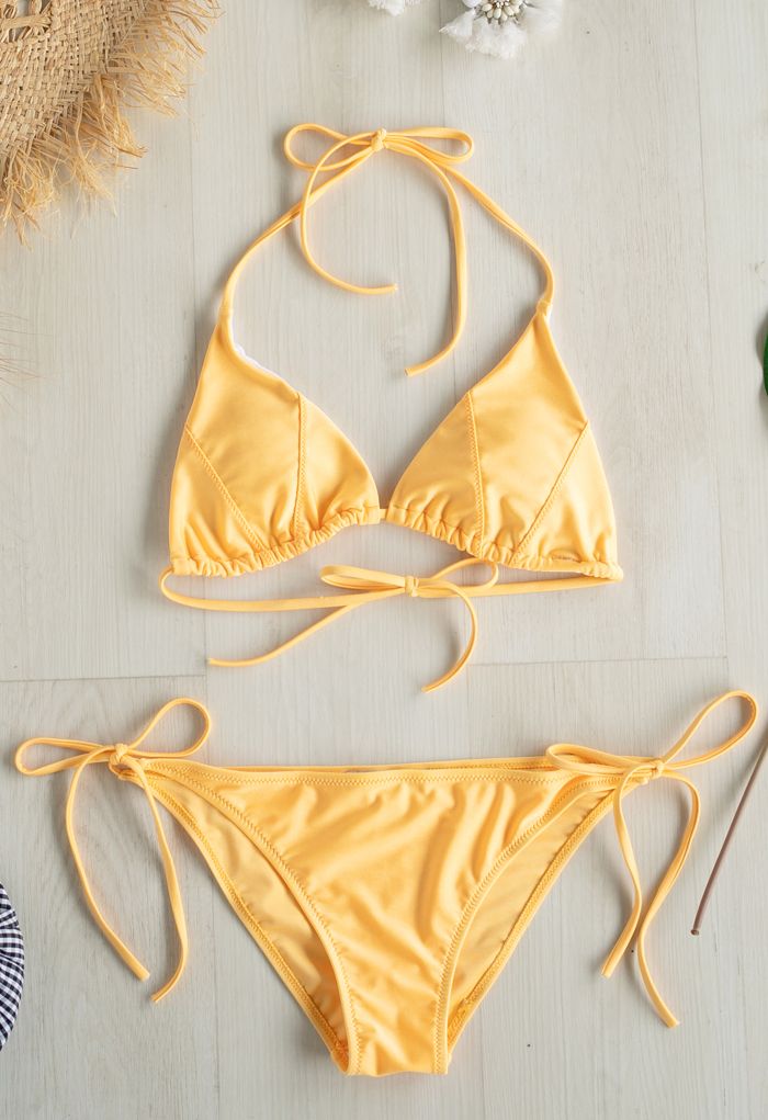 Ensemble de bikini à licou auto-noué en jaune