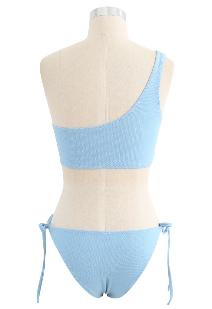 Ensemble de bikini taille basse à une épaule noué sur le côté en bleu