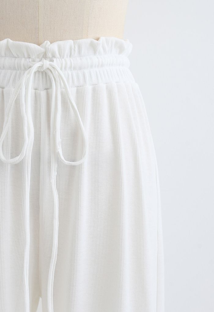 Pantalon de yoga côtelé à taille sac en papier avec cordon de serrage en blanc