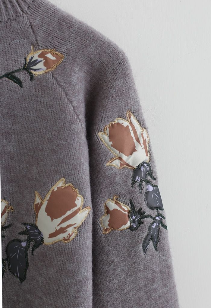 Pull en tricot brodé à imprimé floral numérique en gris