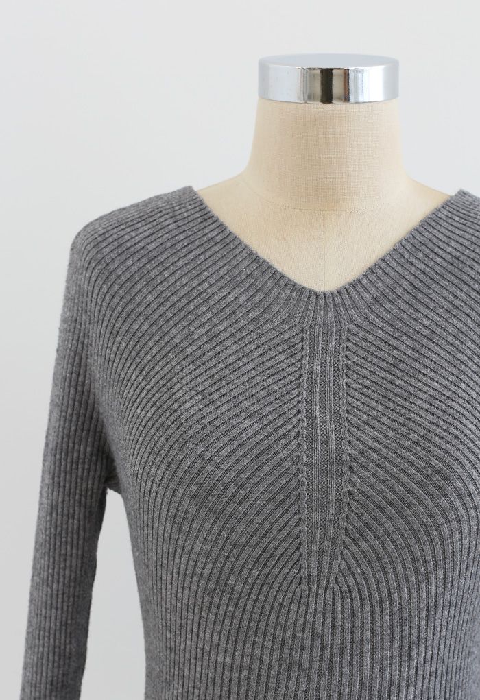 Haut en tricot côtelé sans couture à col en V en gris