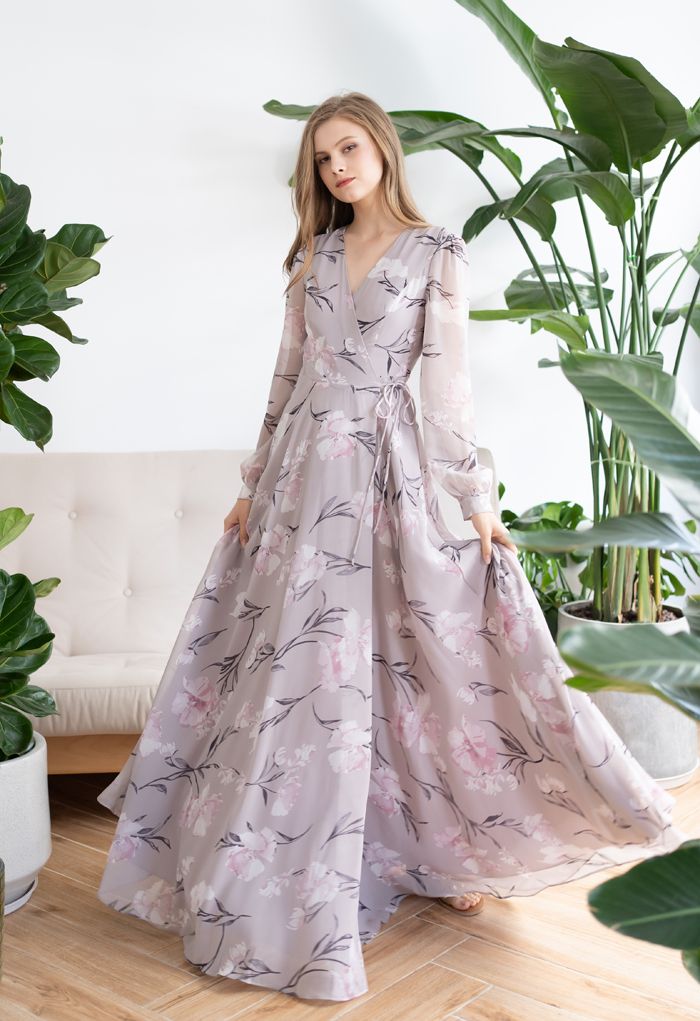 Superbe robe maxi portefeuille en mousseline de soie à imprimé floral lavande