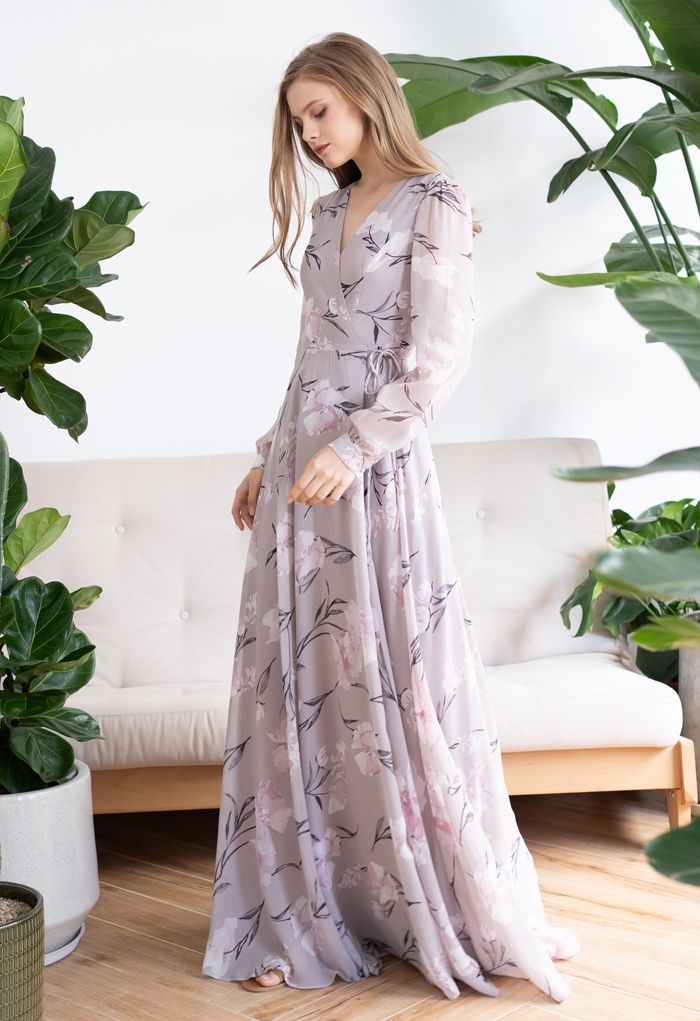 Superbe robe maxi portefeuille en mousseline de soie à imprimé floral lavande