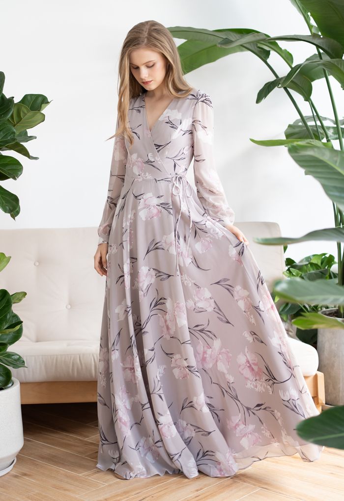 Superbe robe maxi portefeuille en mousseline de soie à imprimé floral lavande