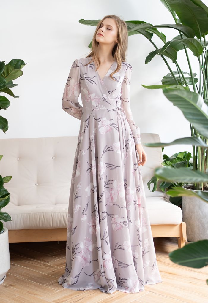 Superbe robe maxi portefeuille en mousseline de soie à imprimé floral lavande