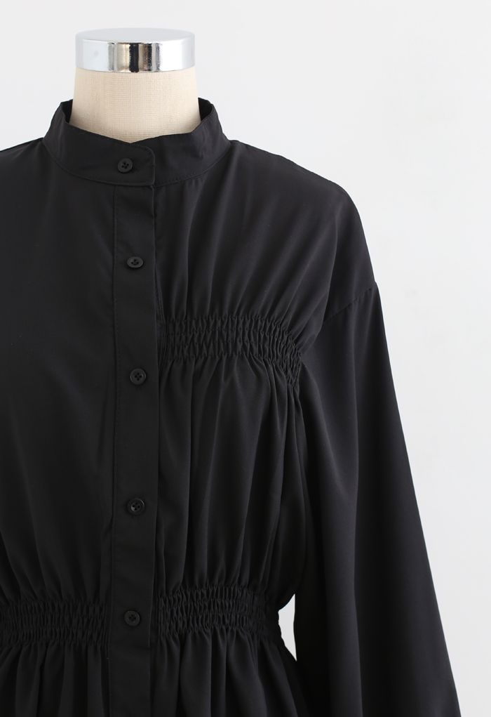 Robe chemise asymétrique froncée boutonnée en noir