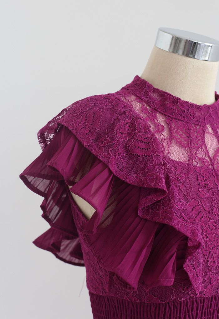 Robe mi-longue en dentelle à volants et sans manches en magenta