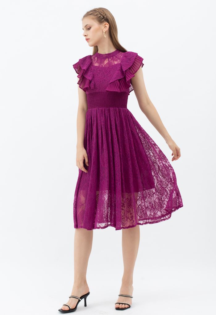 Robe mi-longue en dentelle à volants et sans manches en magenta