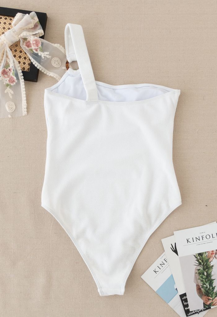 Maillot de bain une épaule O-Ring en blanc