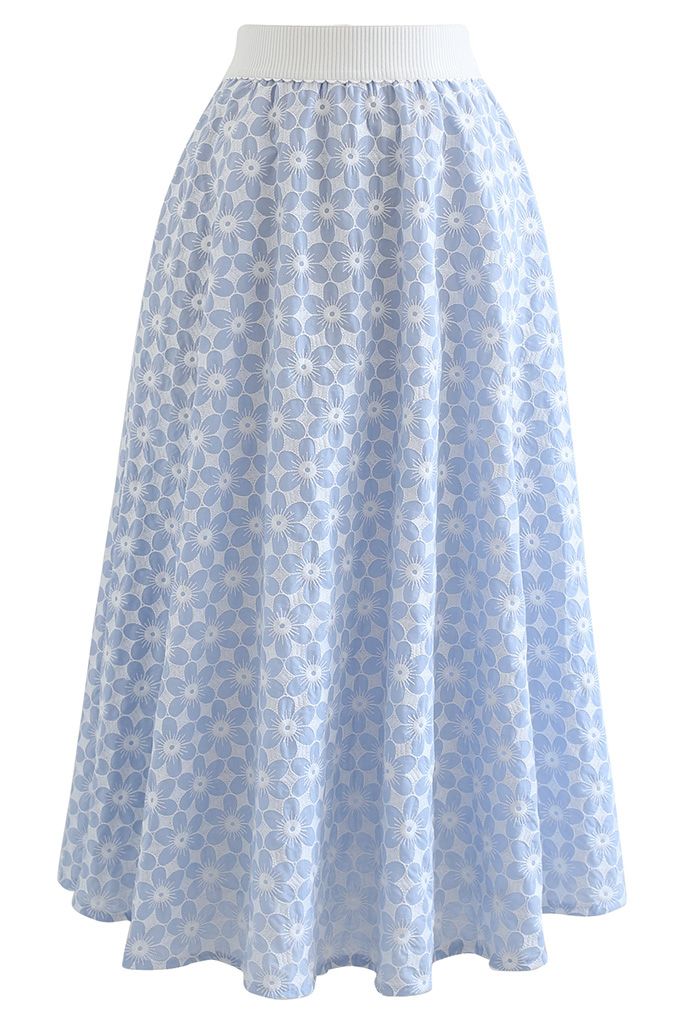 Jupe midi marguerite brodée en bleu clair