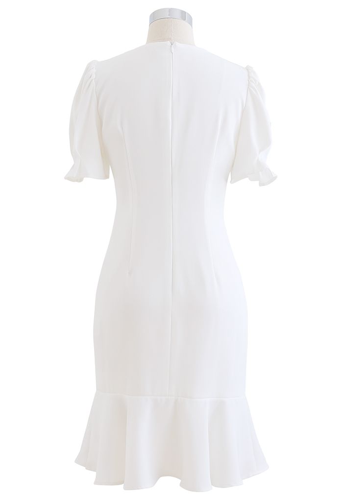 Robe à volants ornée de cristaux en blanc