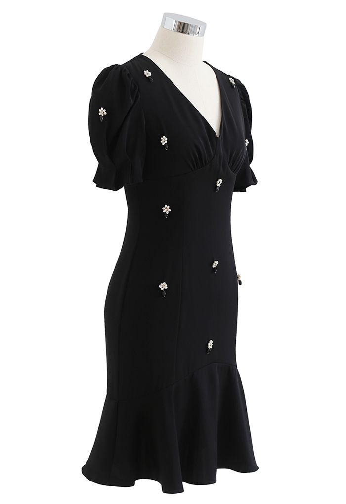 Robe à volants ornée de cristaux en noir