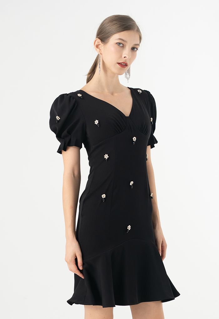 Robe à volants ornée de cristaux en noir