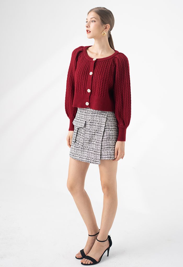 Cardigan court boutonné en tricot tressé en rouge