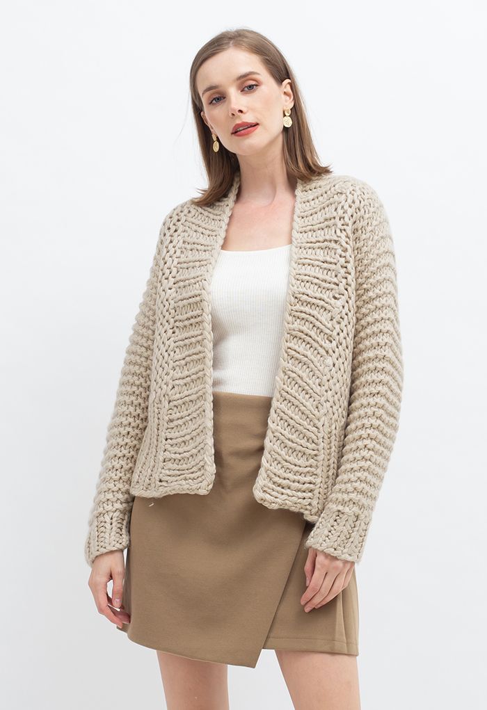 Cardigan épais tricoté à la main de couleur unie en camel