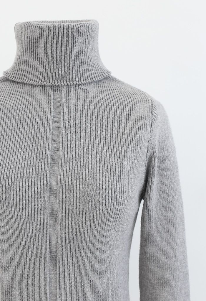 Pull en maille côtelée à col roulé gris