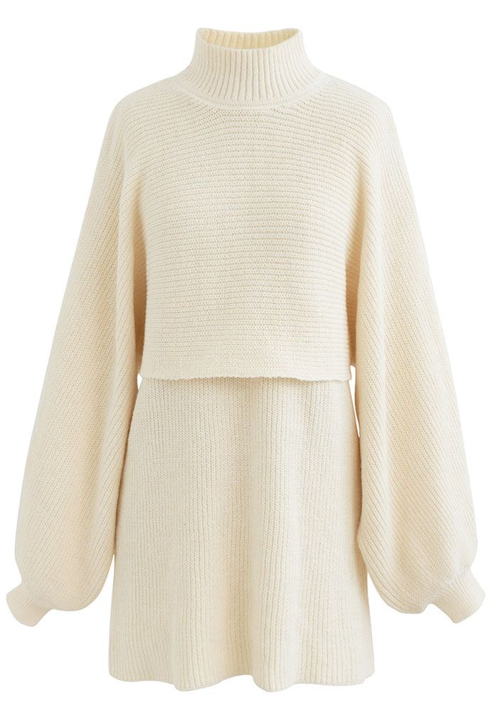 Ensemble pull court à col montant et robe en tricot sans manches en crème