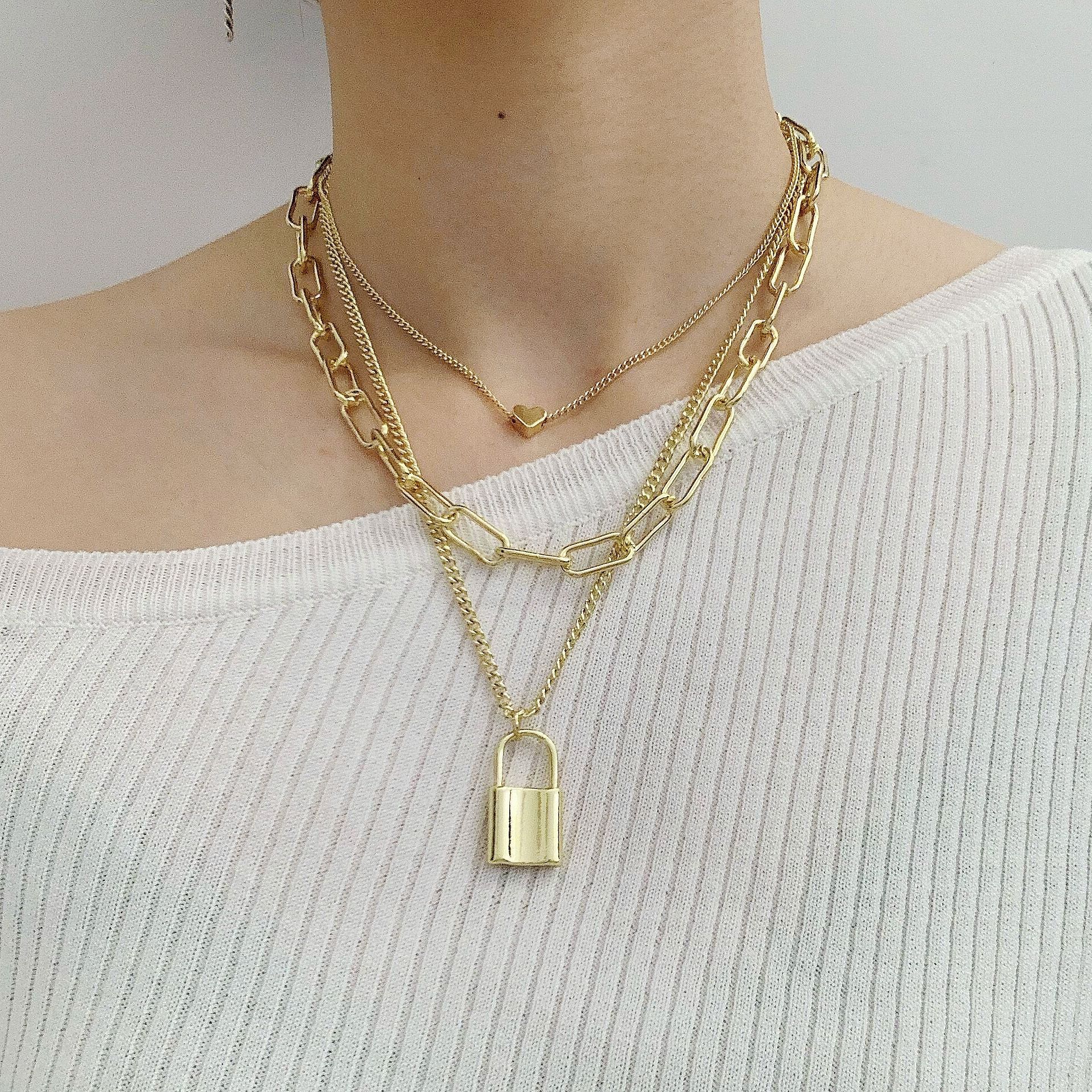 Collier superposé avec pendentif chaîne de verrouillage en or