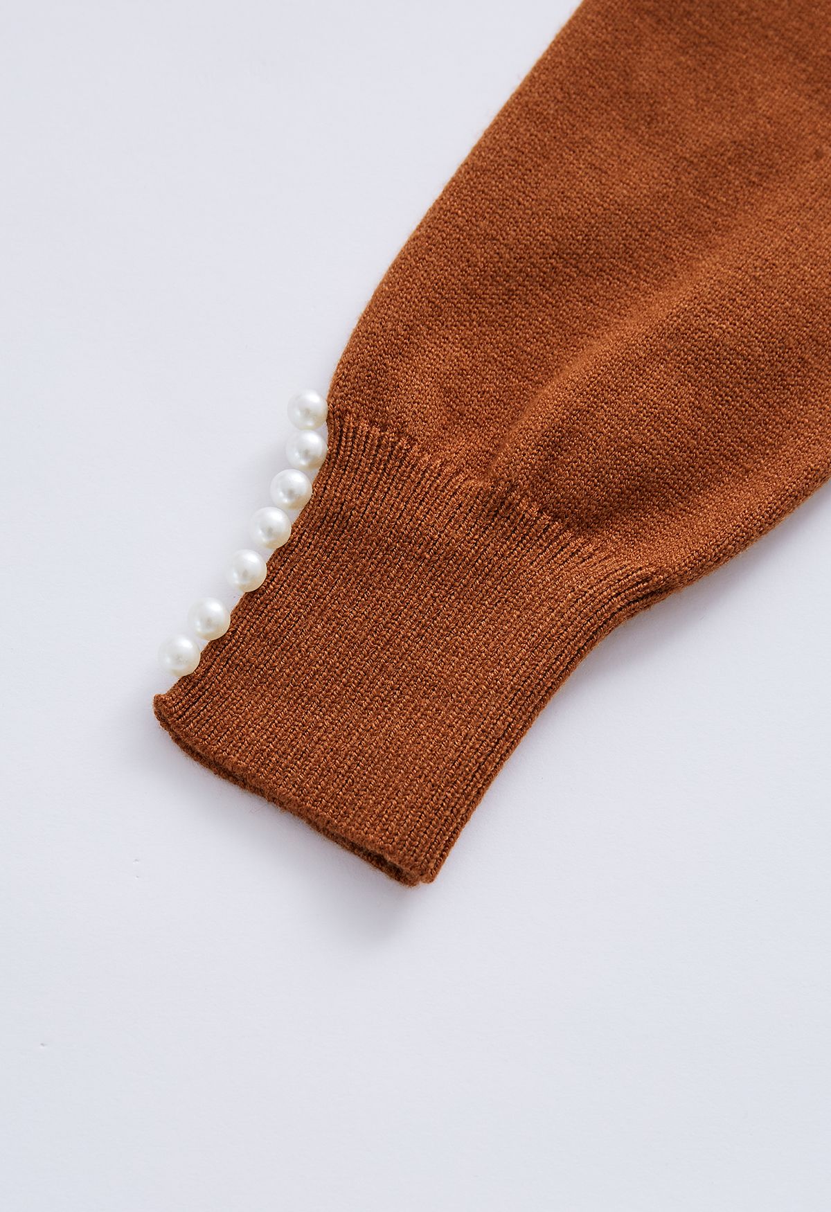 Haut en tricot doux bordé de perles en caramel