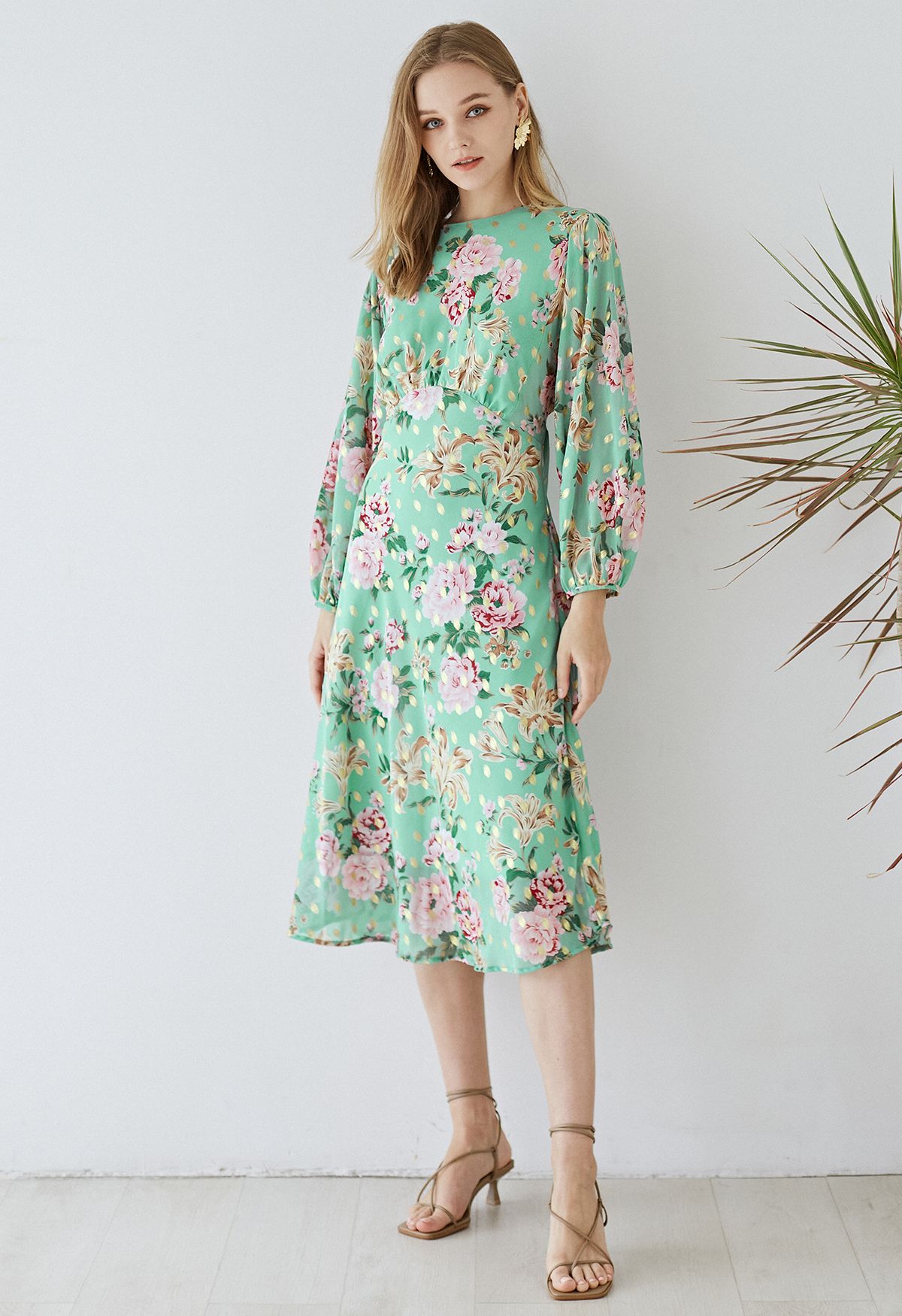 Robe mi-longue Floral to See avec pois dorés à la menthe