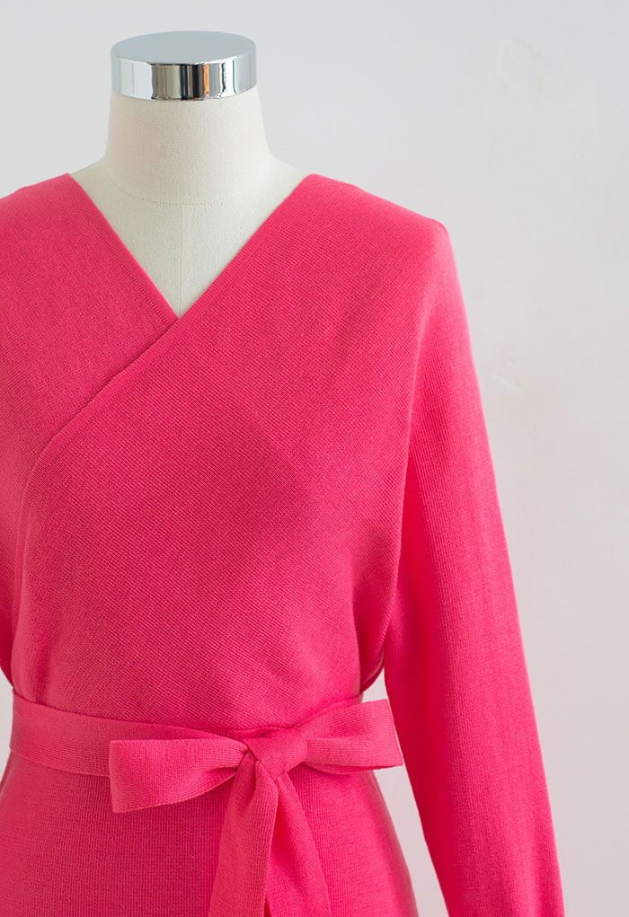 Robe en maille mi-longue enveloppée à manches chauve-souris en rose vif