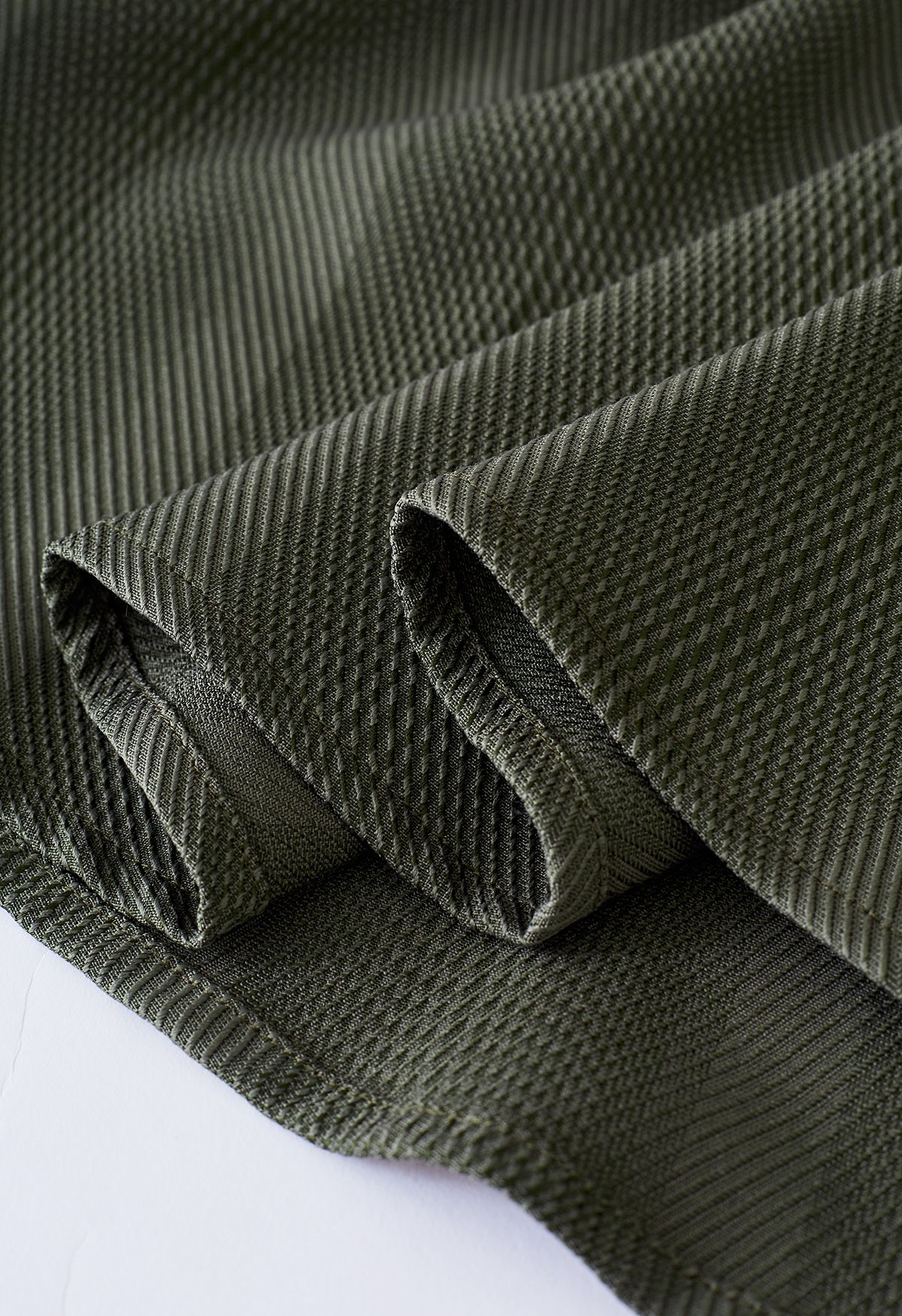 Jupe mi-longue évasée texturée à ceinture en olive