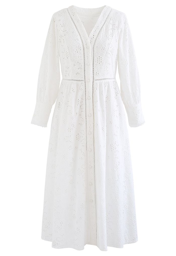 Robe mi-longue blanche unie brodée d'œillets