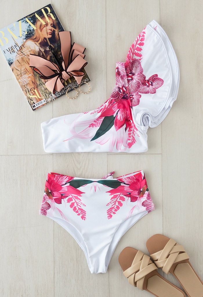 Ensemble de bikini à une épaule à volants floraux Pinky en blanc