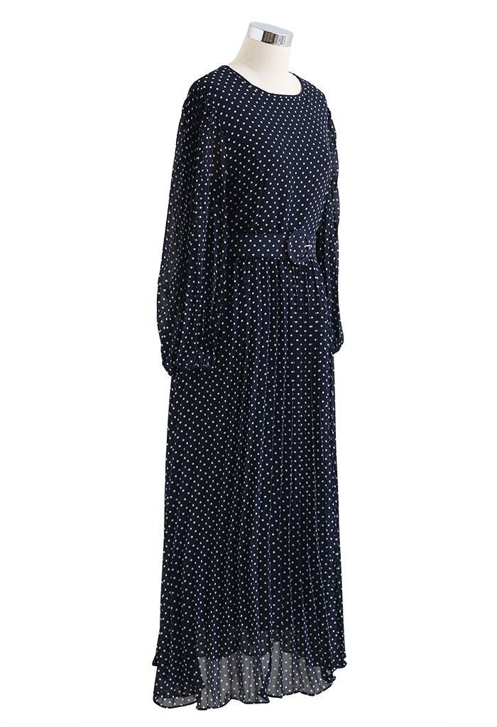 Robe longue en mousseline de soie à pois et ceinture en bleu marine