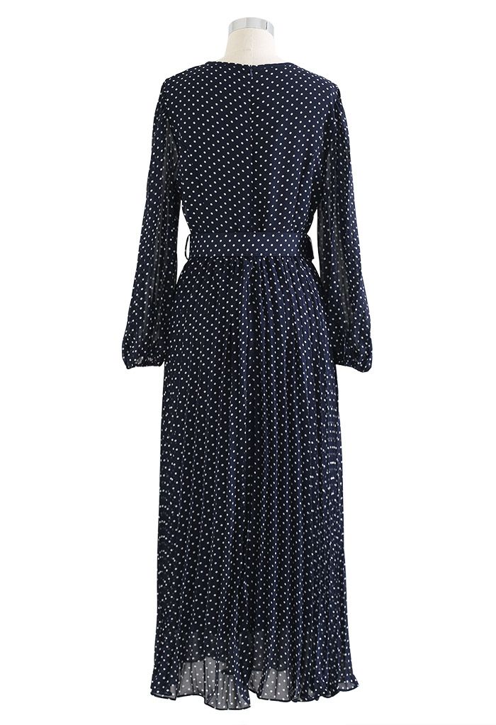 Robe longue en mousseline de soie à pois et ceinture en bleu marine