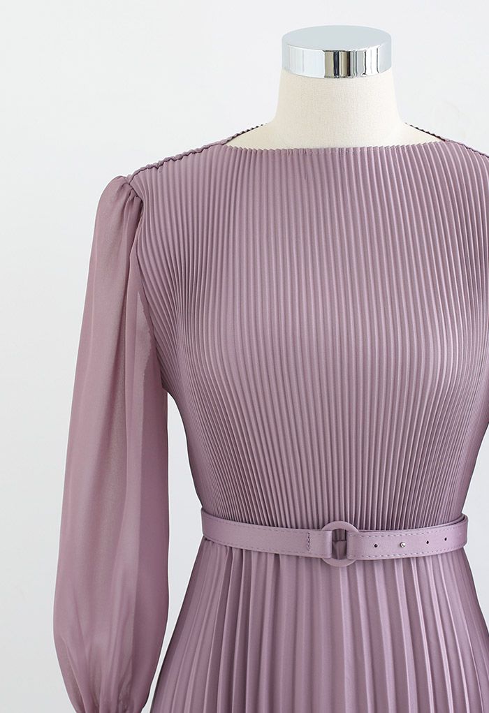 Robe longue ceinturée plissée en lilas