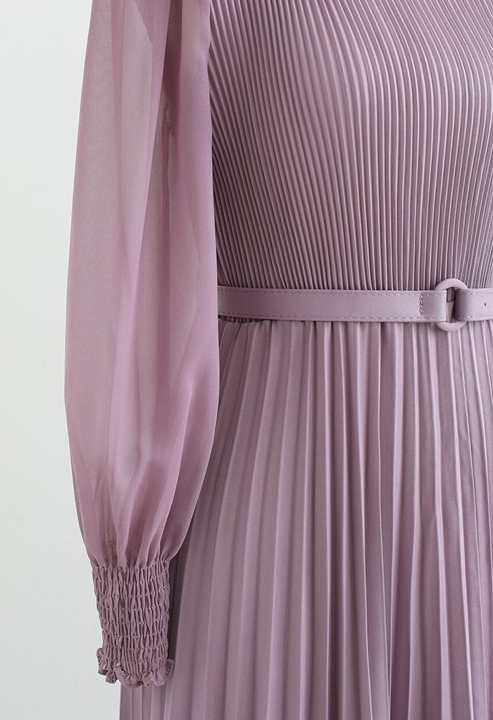 Robe longue ceinturée plissée en lilas