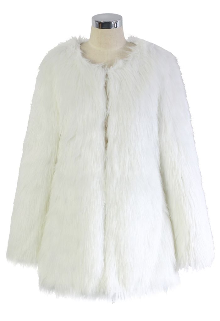 Manteau en fausse fourrure Chicwish Glam blanc 