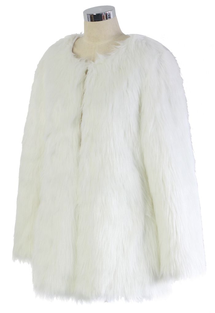 Manteau en fausse fourrure Chicwish Glam blanc 