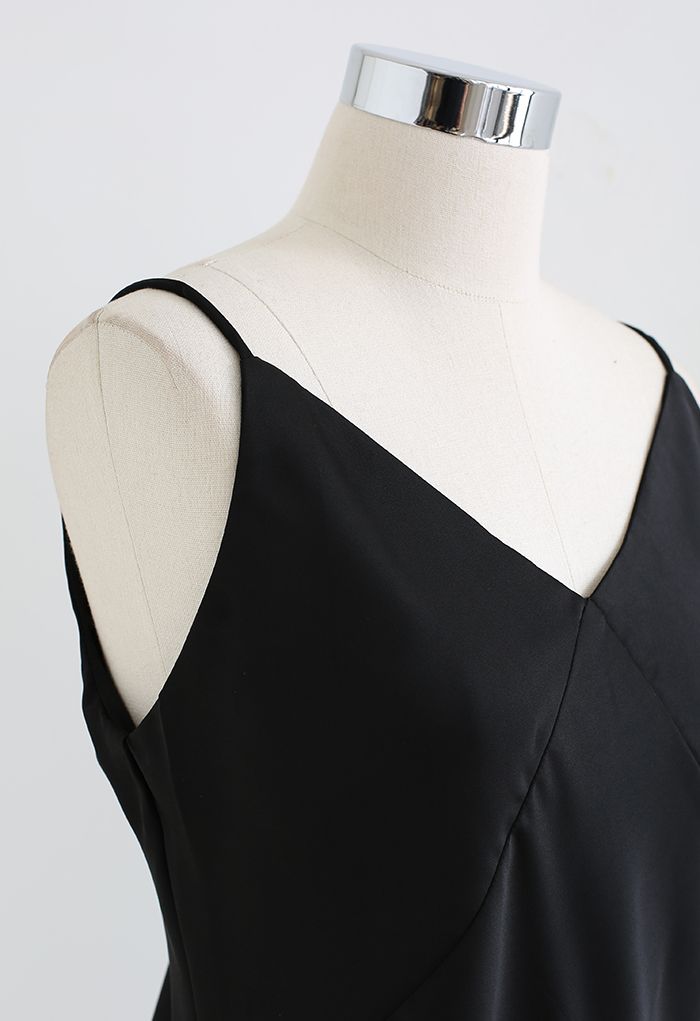 Débardeur camisole en satin à col en V en noir