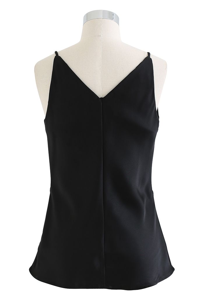 Débardeur camisole en satin à col en V en noir